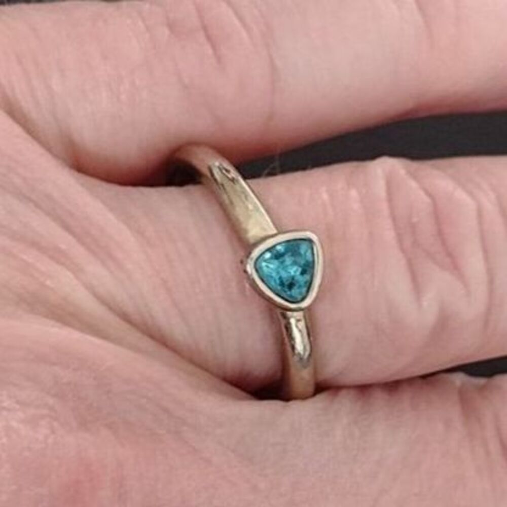 Silver tone triangular blue rhinestone ring size 8